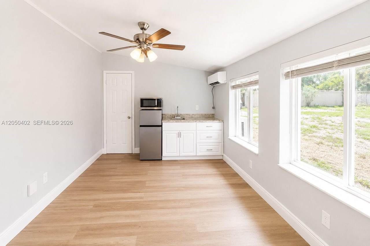 2511 3rd St - Photo 1