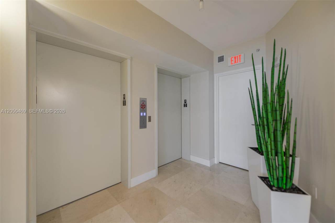 https://bt-photos.global.ssl.fastly.net/miami/1280_boomver_1_A12050469-2.jpg