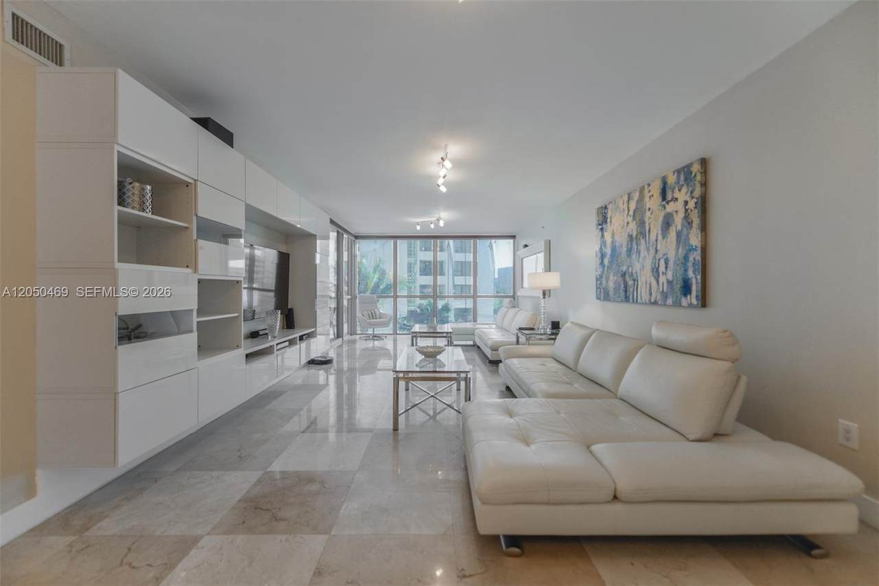https://bt-photos.global.ssl.fastly.net/miami/1280_boomver_1_A12050469-2.jpg