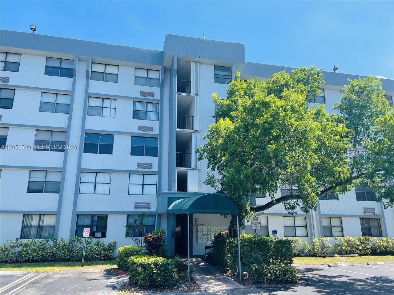 2401 Riverside Dr - Photo 1