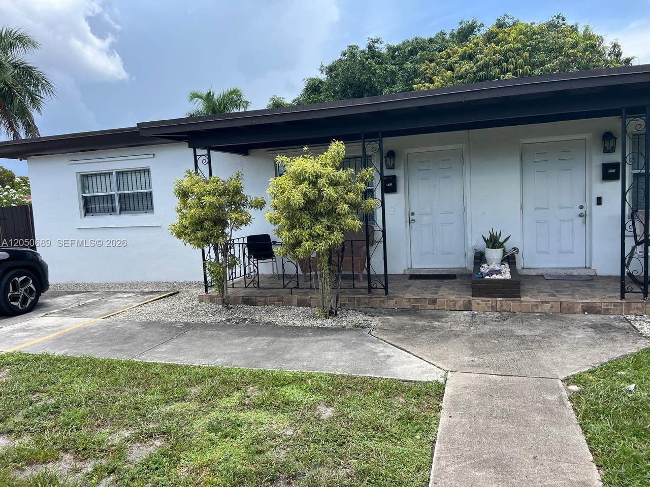 695 697 Curtiss Dr - Photo 1