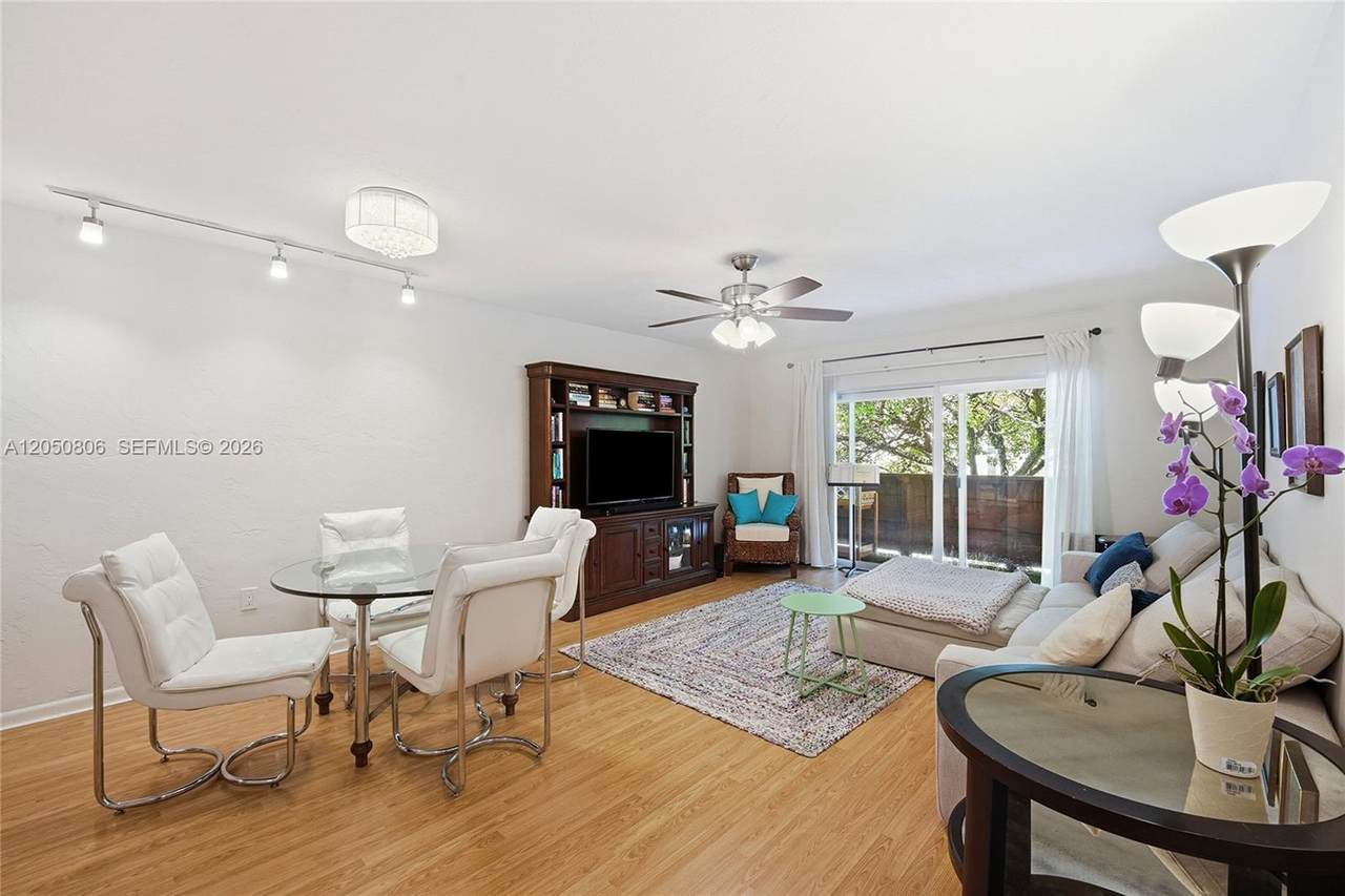 1205 Mariposa Ave - Photo 1