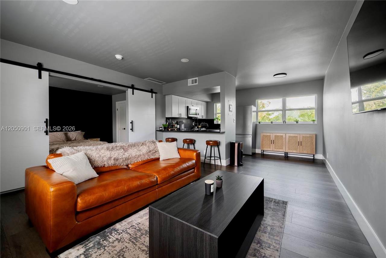 609 13th Ave - Photo 1