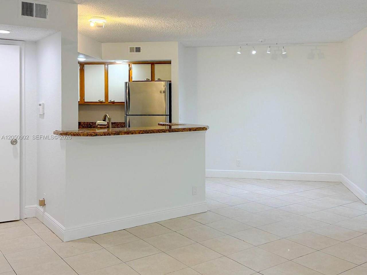 643 Vista Isles Dr - Photo 1