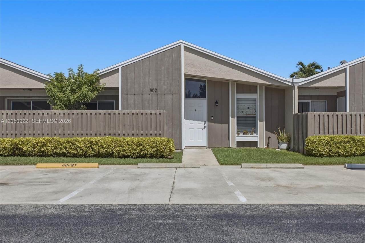 502 Woodgate Cir - Photo 1