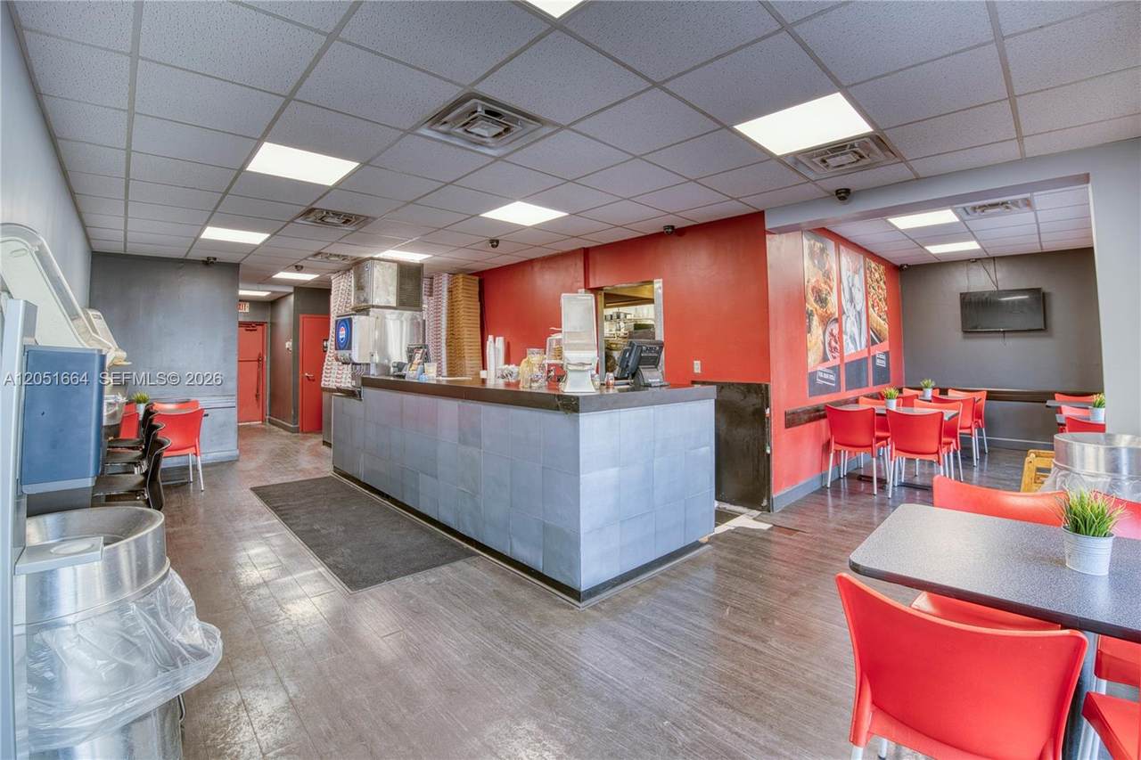 Pizzeria Restaurant For Sale In South Miami - Photo 1