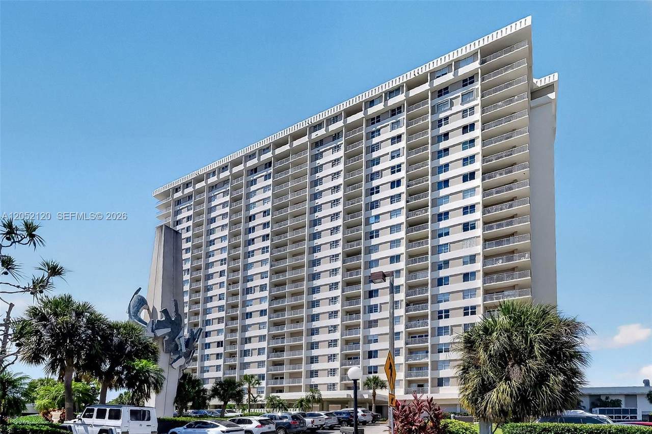 300 Bayview Dr - Photo 1