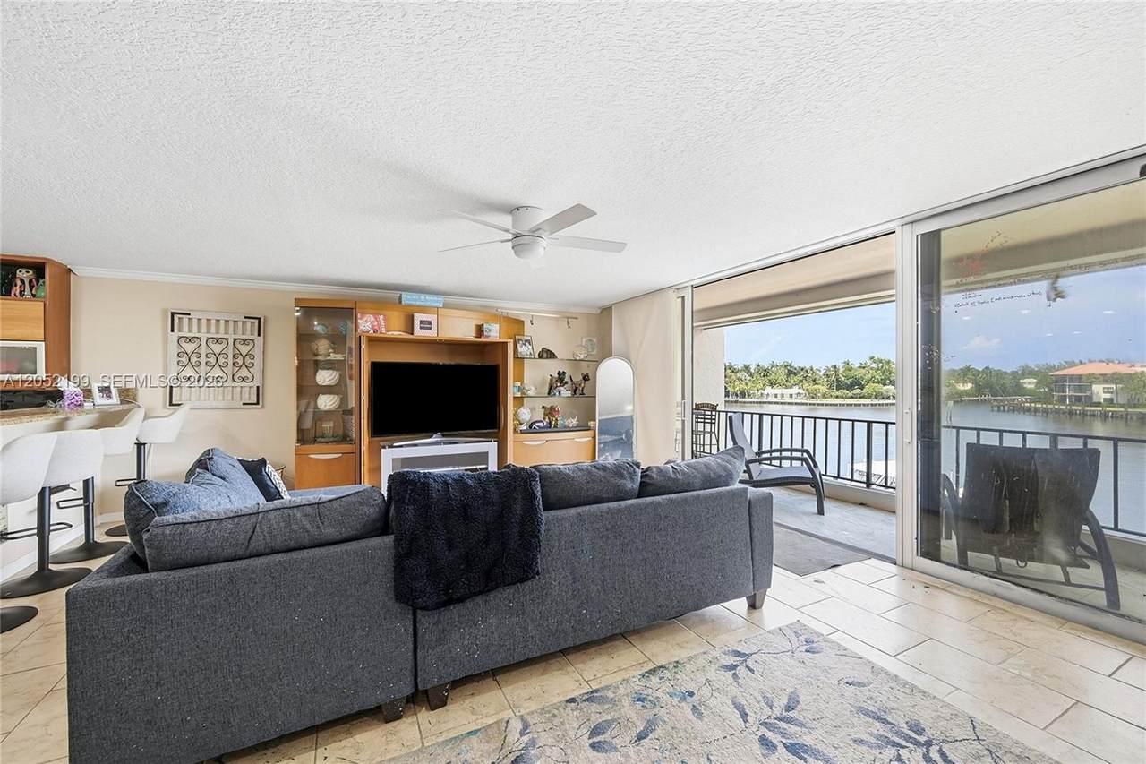 801 Palm Trl - Photo 1