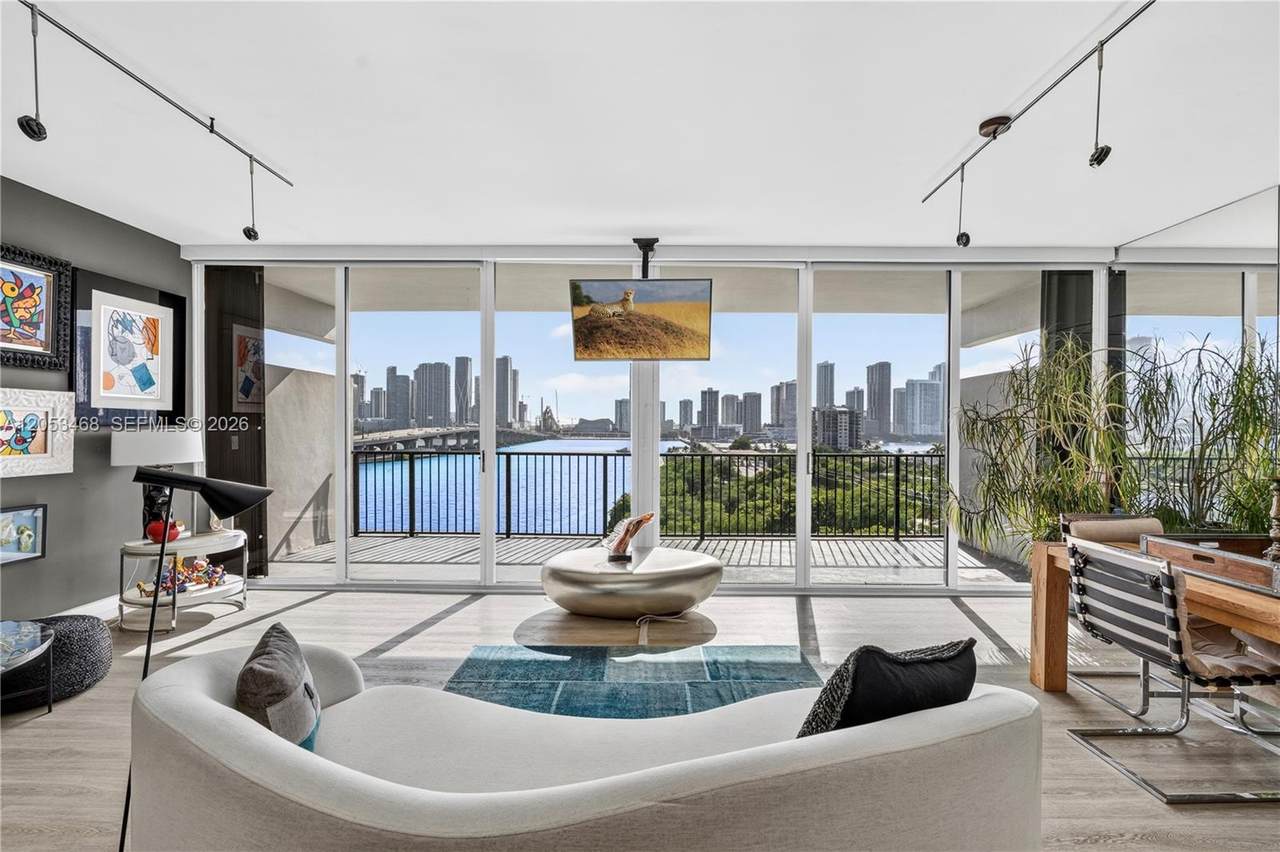 1000 Venetian Way - Photo 1