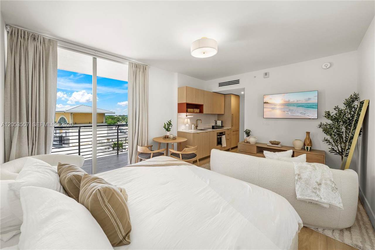 90 32 St - Photo 1