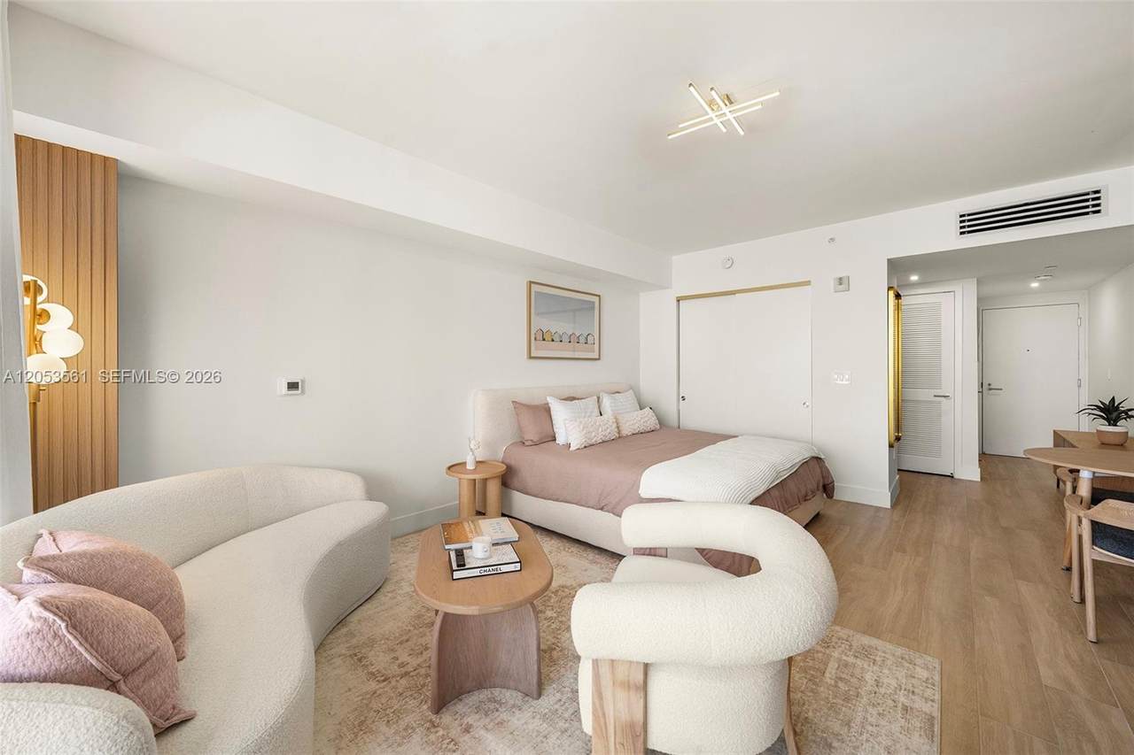 90 32 St - Photo 1
