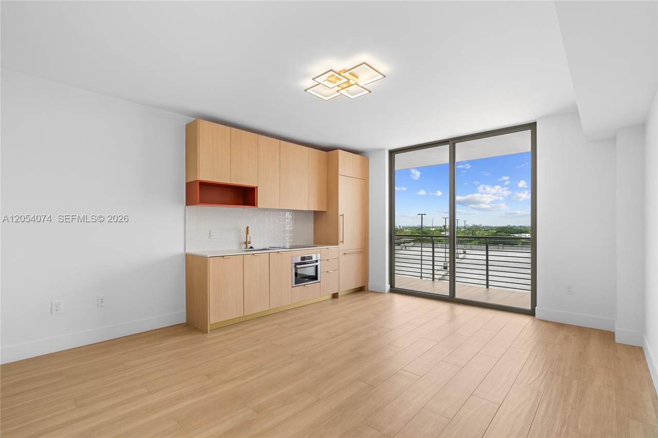 90 32nd St - Photo 1