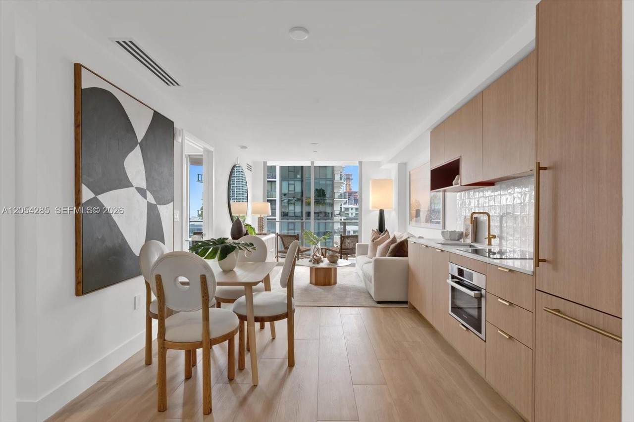 90 32nd Street - Photo 1
