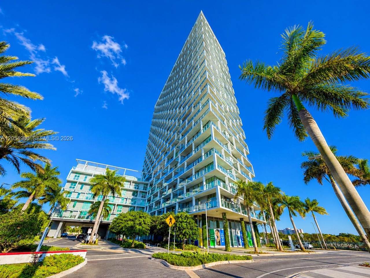 https://bt-photos.global.ssl.fastly.net/miami/1280_boomver_1_A12054986-2.jpg