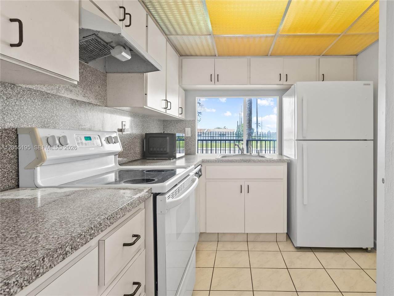 9401 4th St - Photo 1