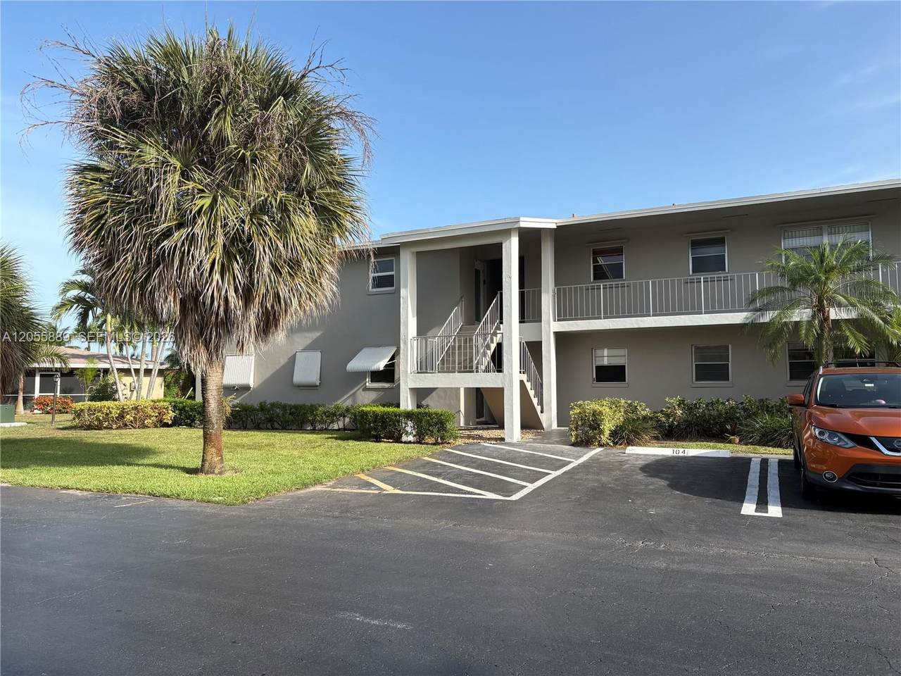 306 Circle Dr S - Photo 1