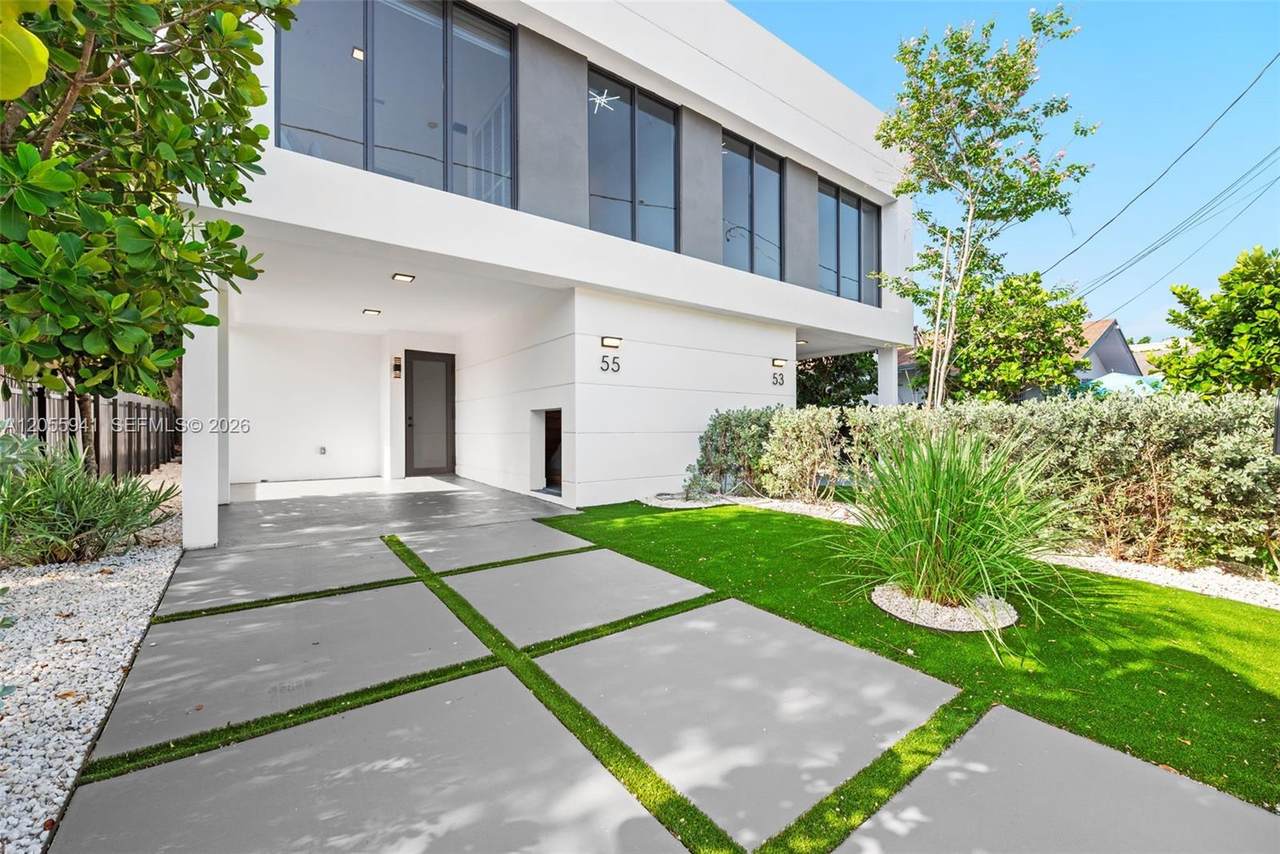 53 52nd St - Photo 1