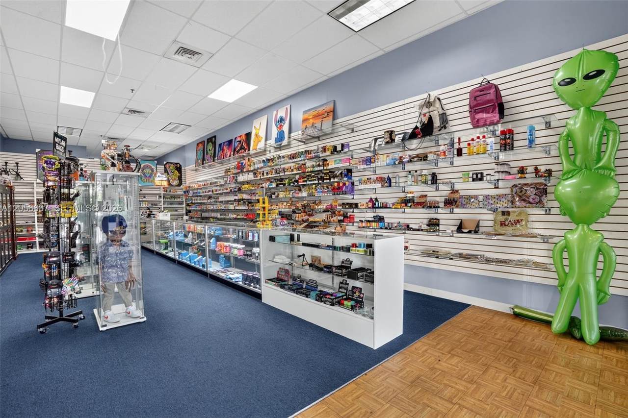 Smoke Shop For Sale in Tamiami - Photo 1