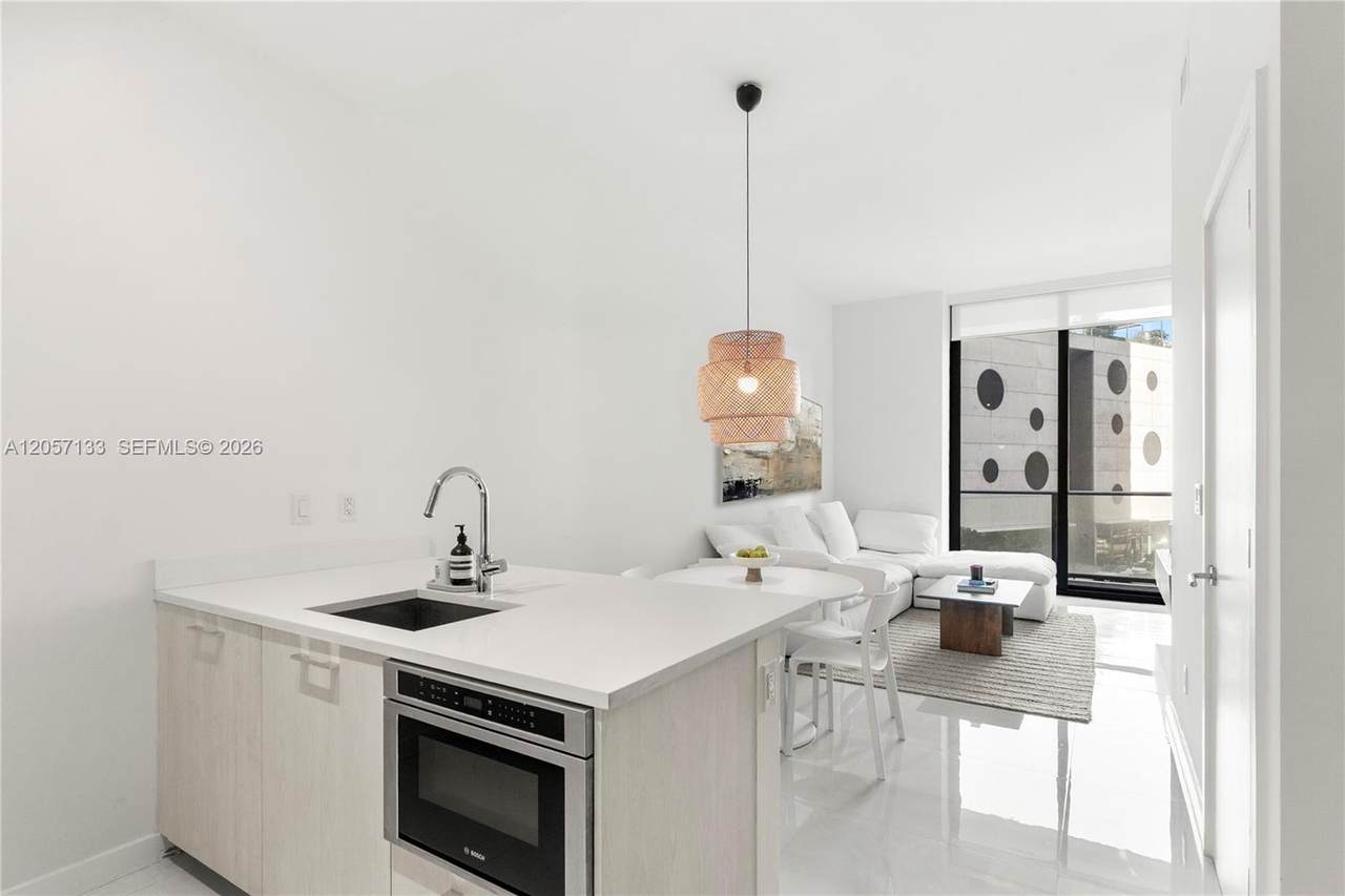 501 31st St - Photo 1