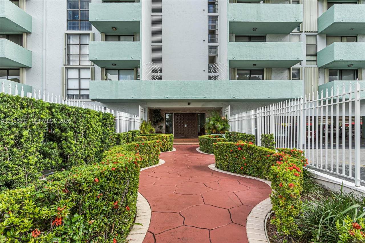 1825 44th Pl - Photo 1
