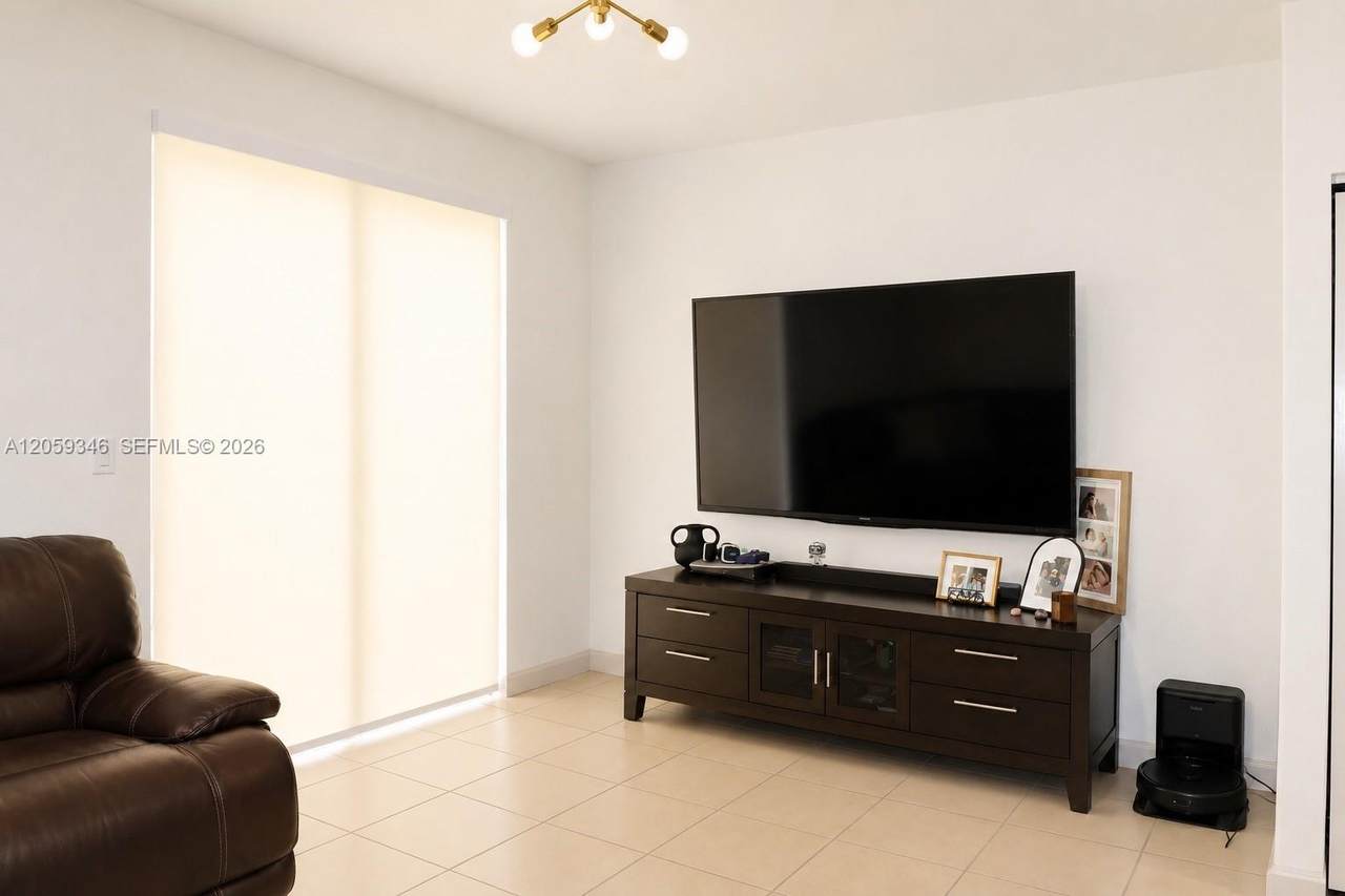 https://bt-photos.global.ssl.fastly.net/miami/1280_boomver_1_A12059346-2.jpg