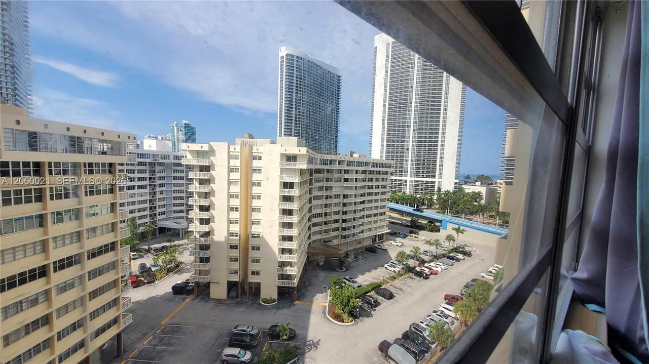 1833 Ocean Dr - Photo 1
