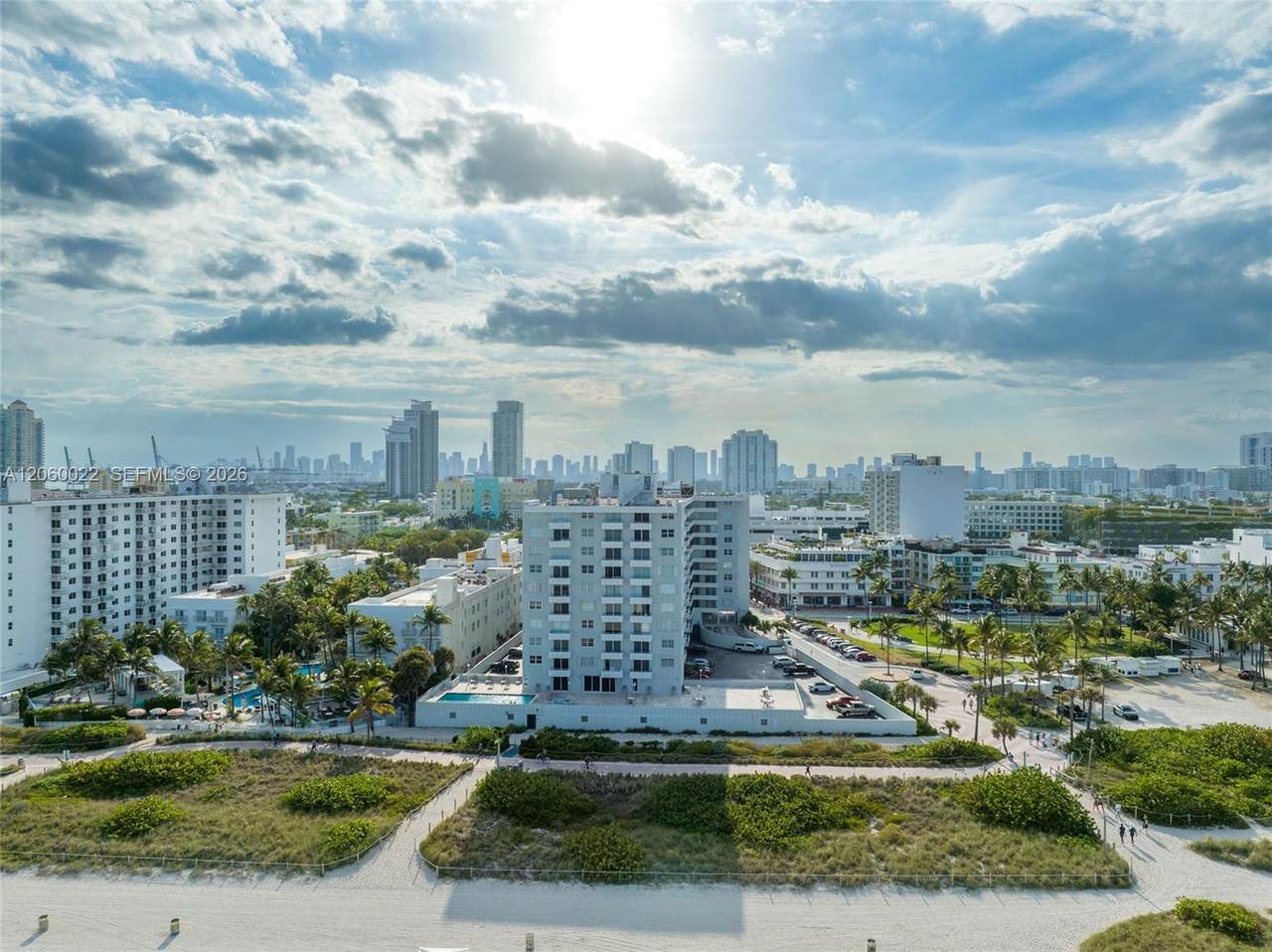 465 Ocean Dr - Photo 1