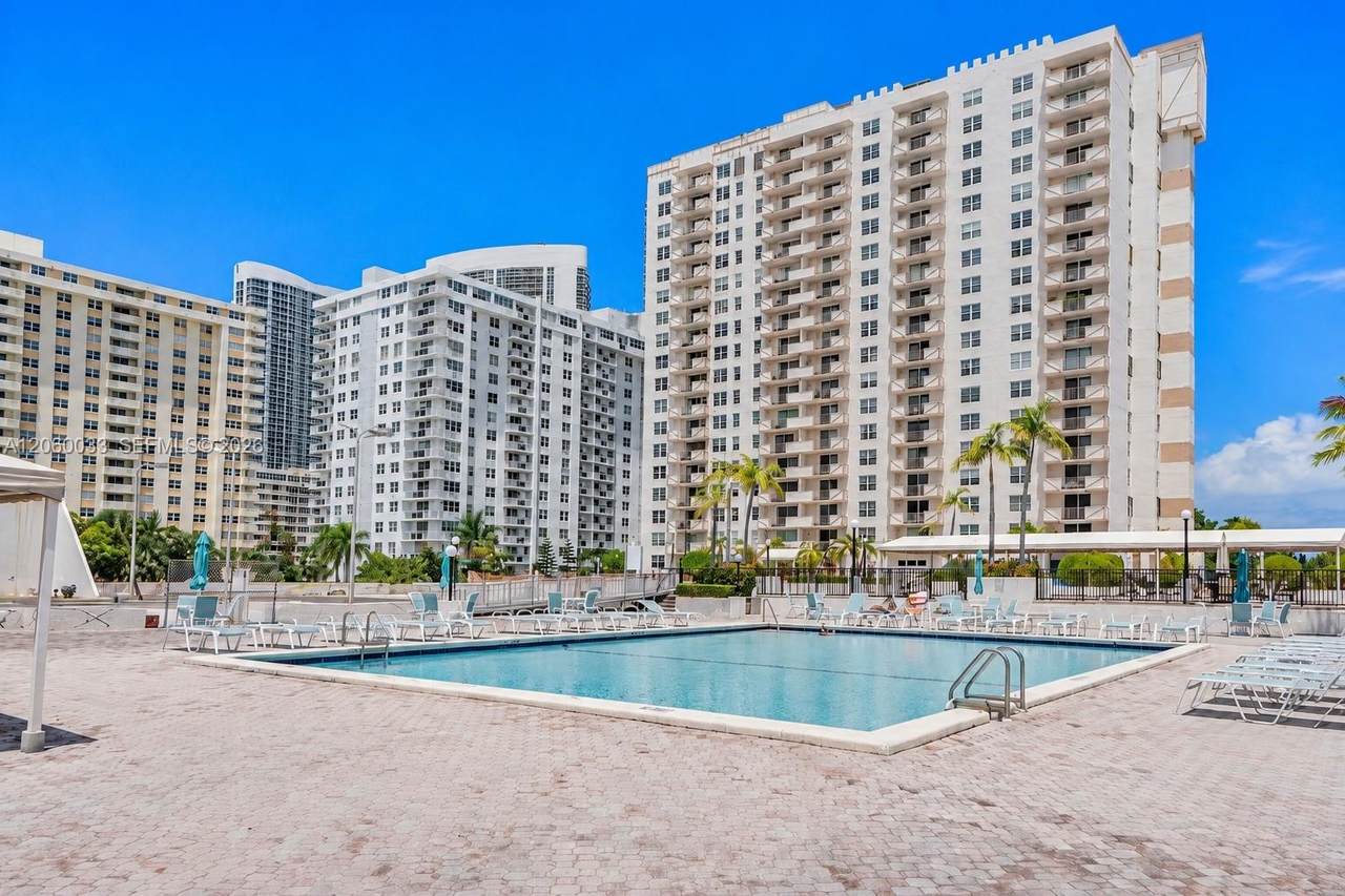1865 Ocean Dr - Photo 1