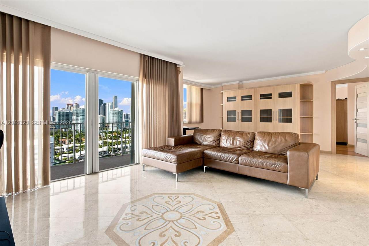 500 Bayview Dr - Photo 1