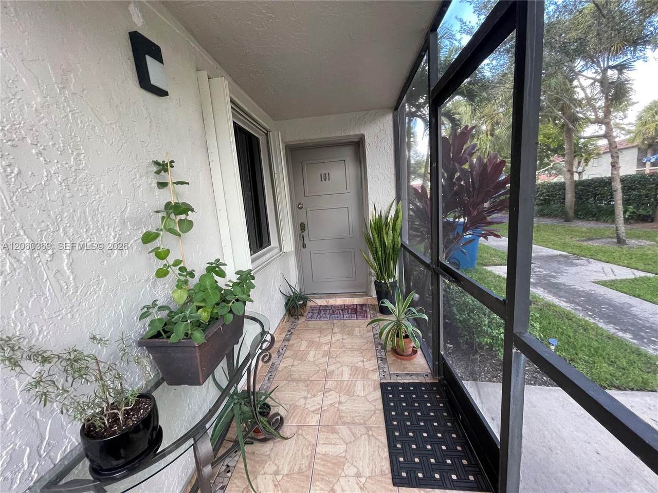 16240 Laurel Dr - Photo 1
