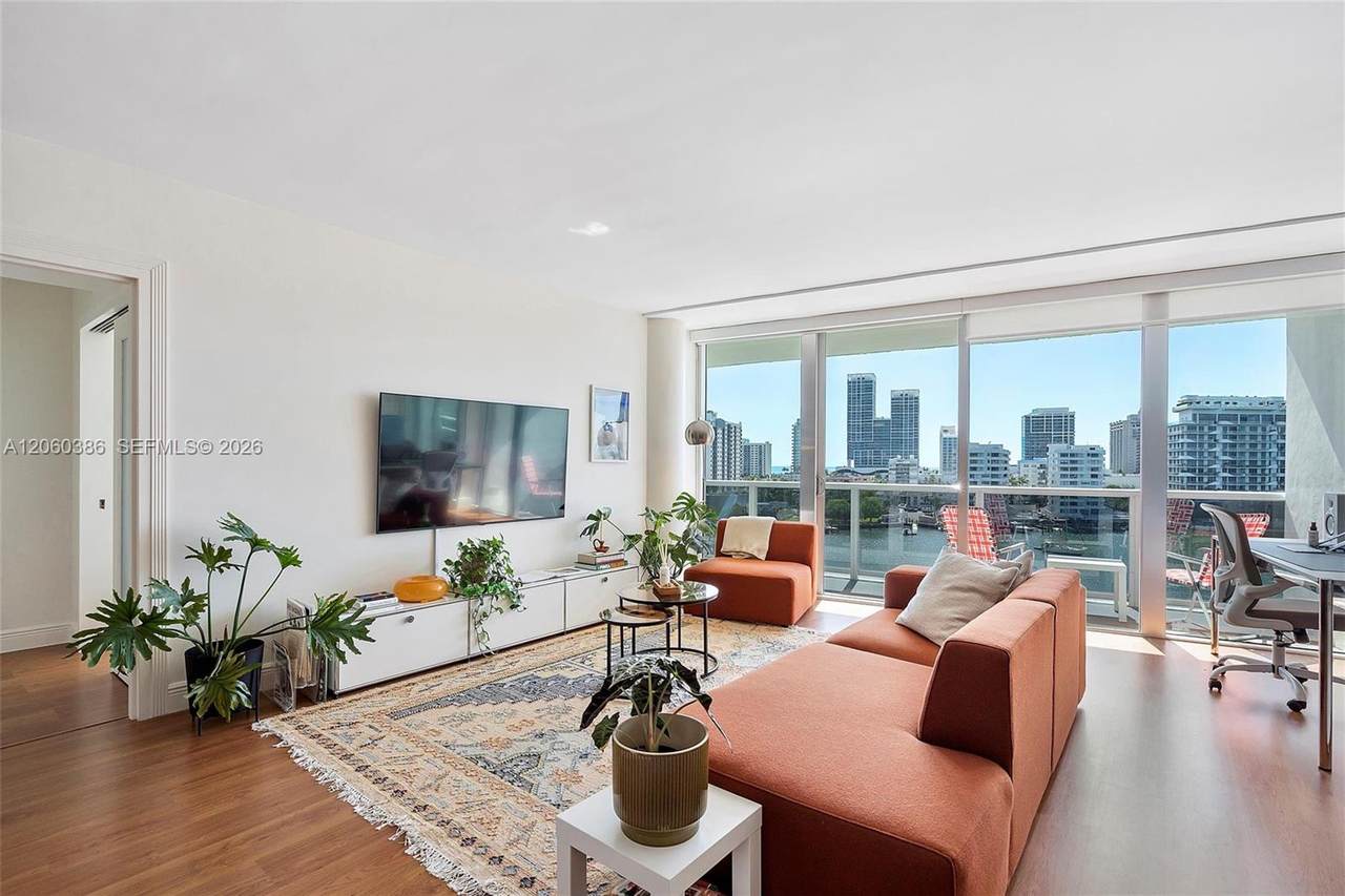 900 Bay Dr - Photo 1