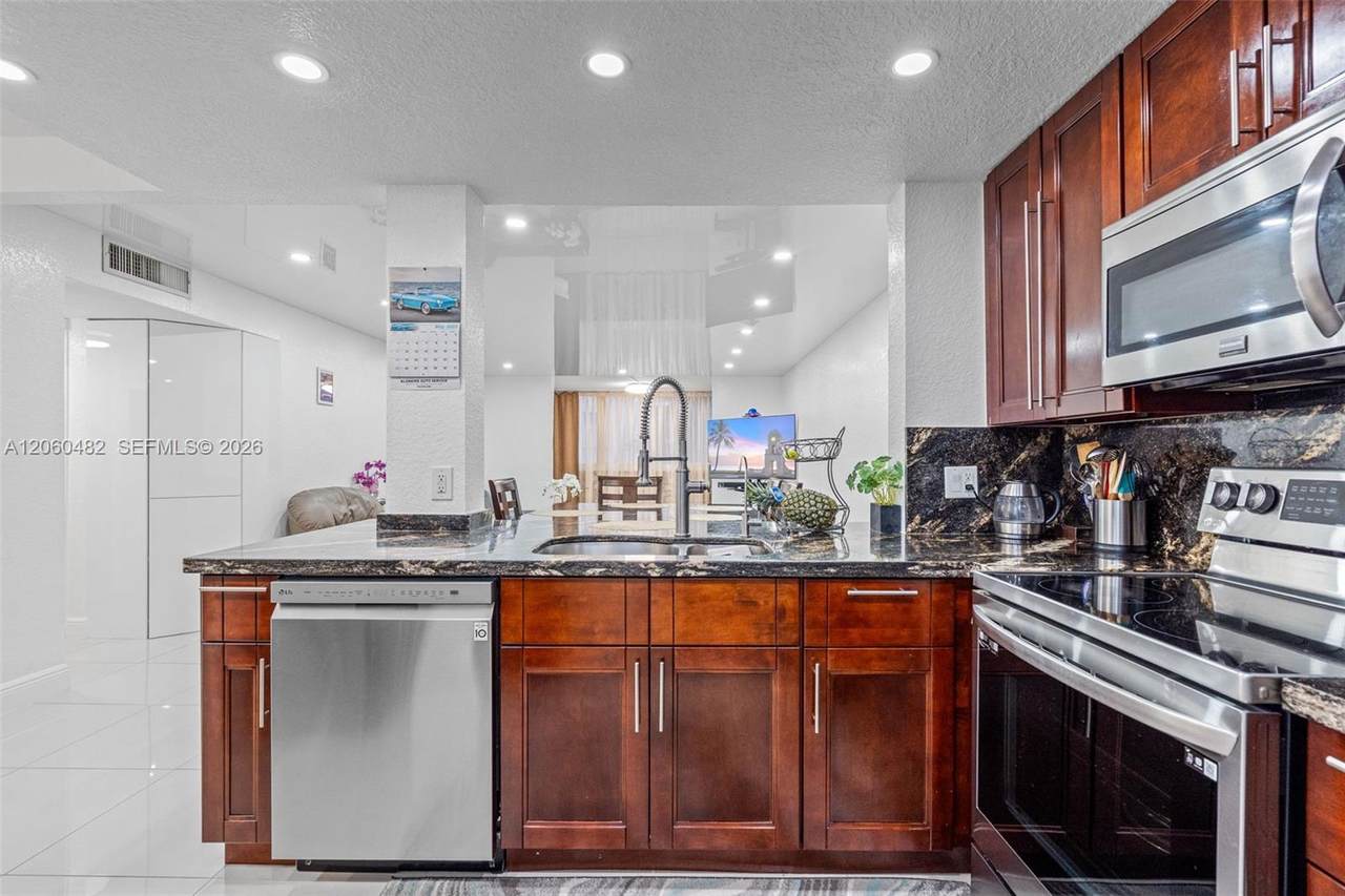 301 14th Ave - Photo 1