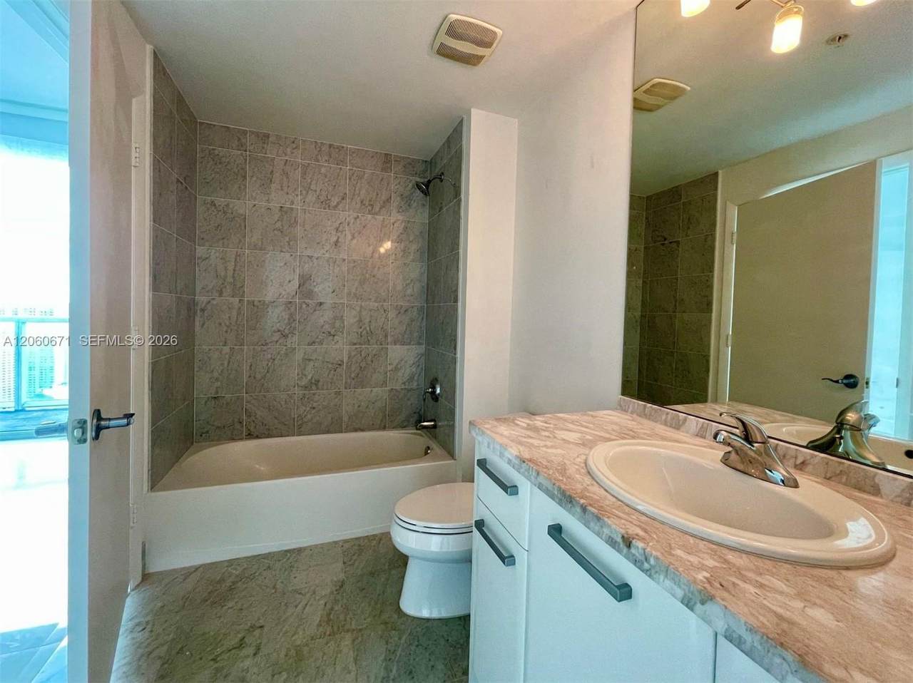 https://bt-photos.global.ssl.fastly.net/miami/1280_boomver_1_A12060671-2.jpg