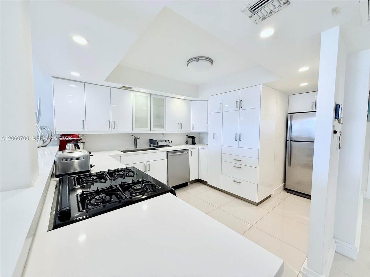 https://bt-photos.global.ssl.fastly.net/miami/1280_boomver_1_A12060700-2.jpg