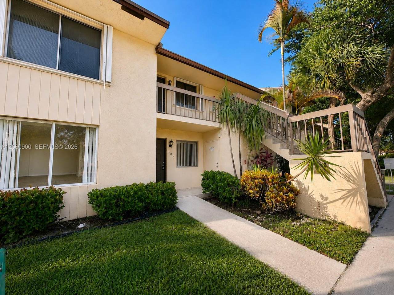 6585 Somerset Dr - Photo 1