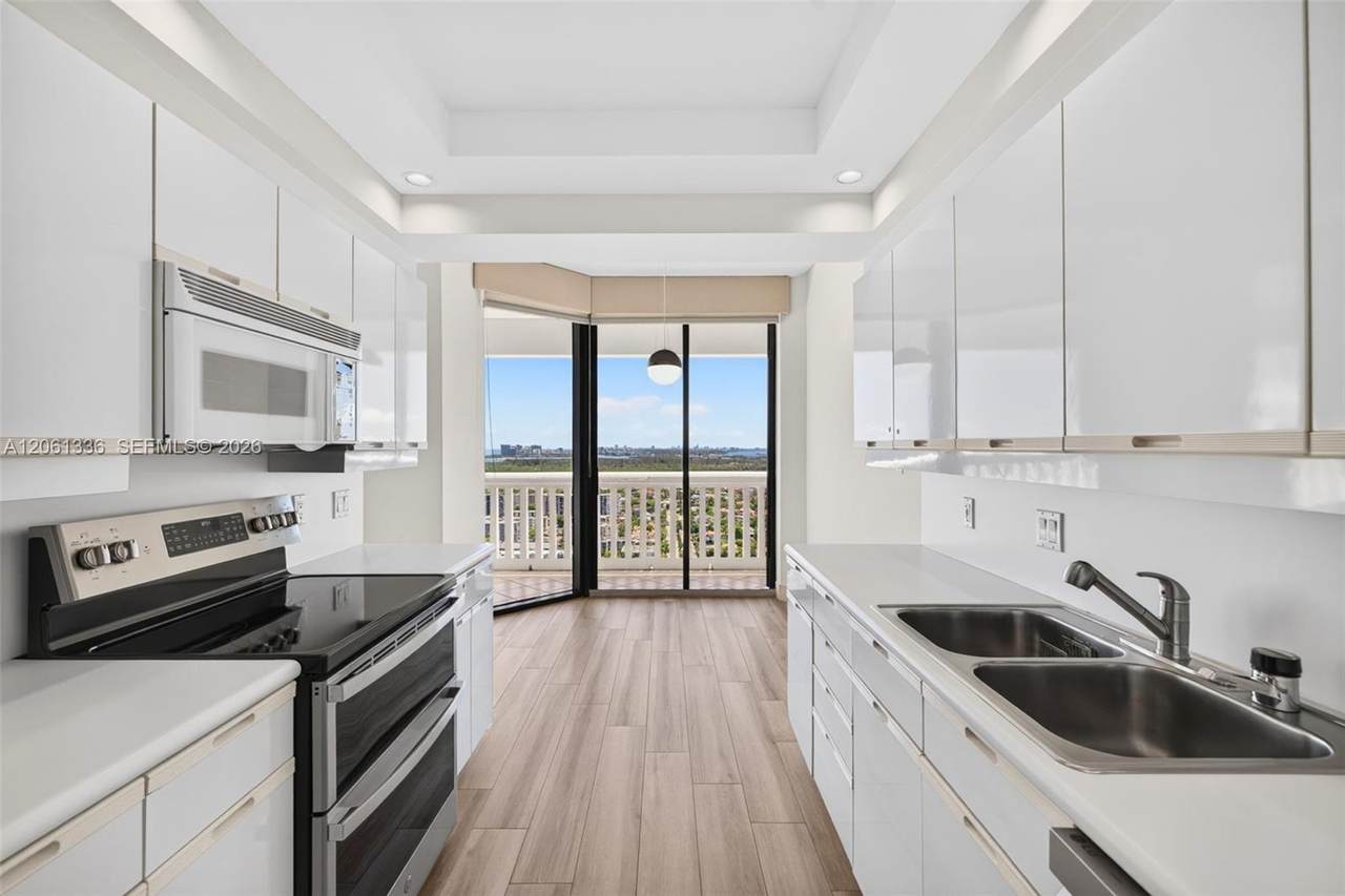 2000 Island Blvd - Photo 1