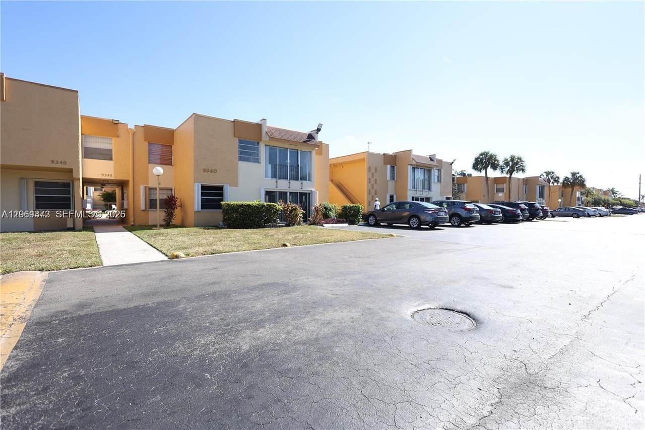 9340 Flagler St - Photo 1