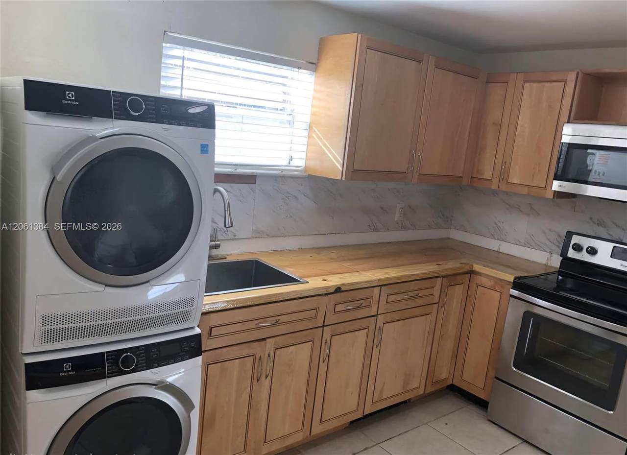 4235 University Dr - Photo 1