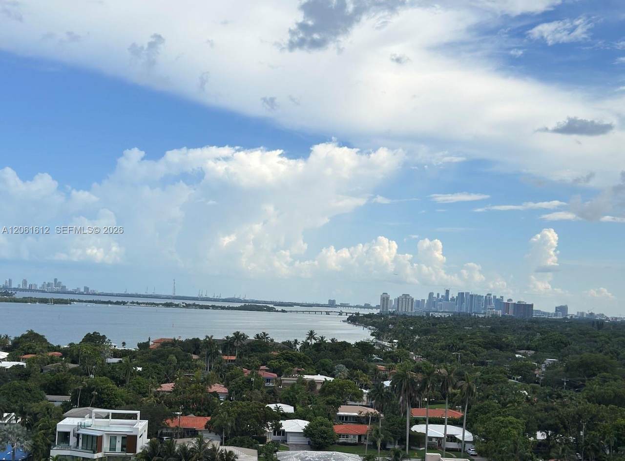 2000 Towerside Ter - Photo 1