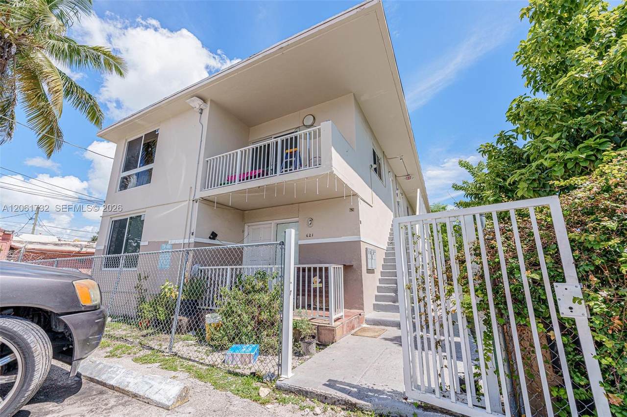 621 15th Ave - Photo 1