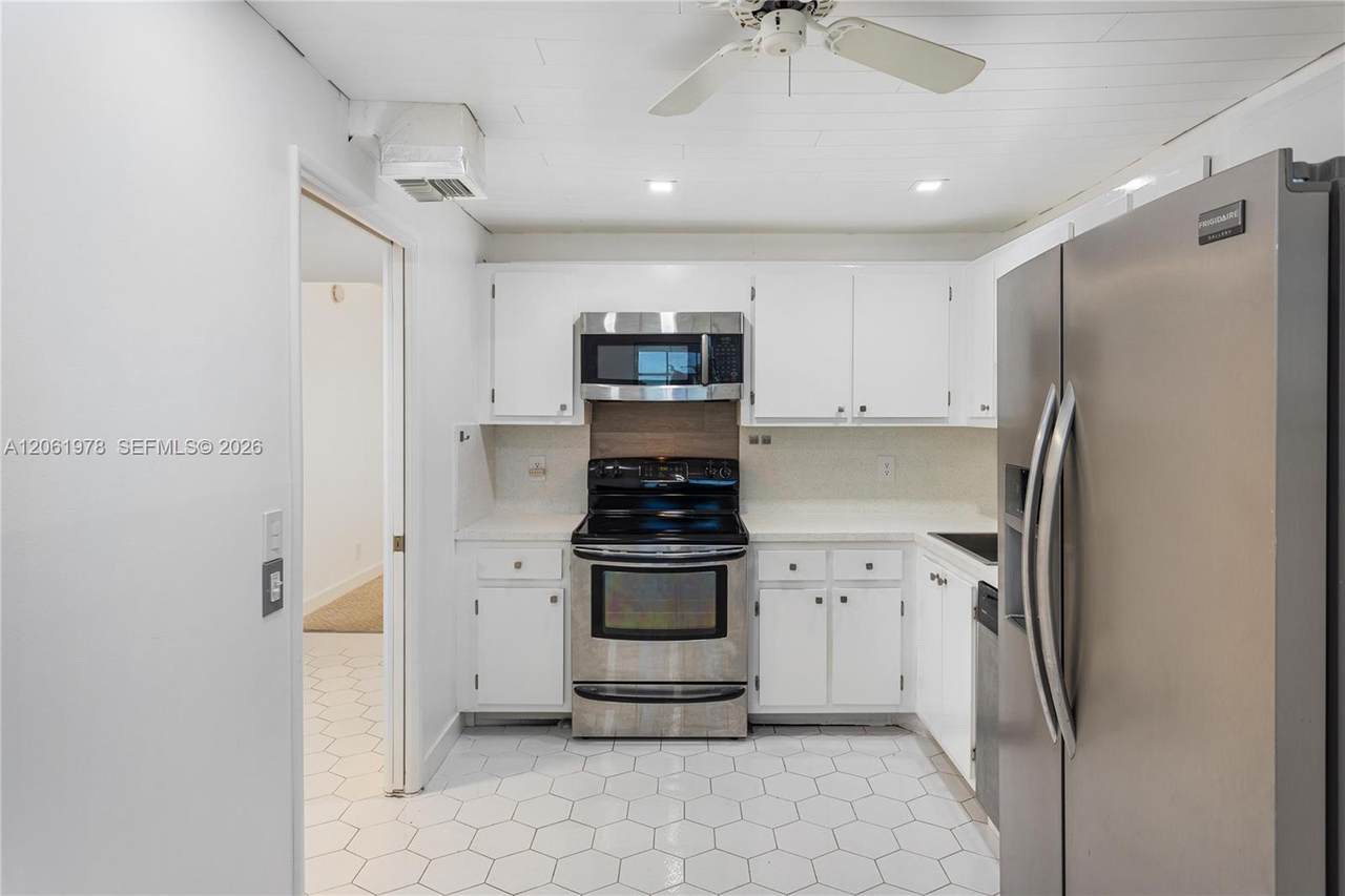 4030 Palm Aire Dr - Photo 1