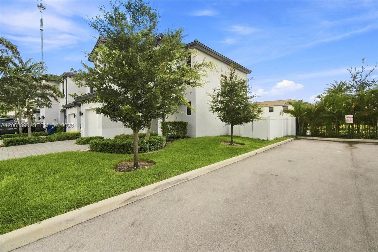 https://bt-photos.global.ssl.fastly.net/miami/1280_boomver_1_A12062390-2.jpg