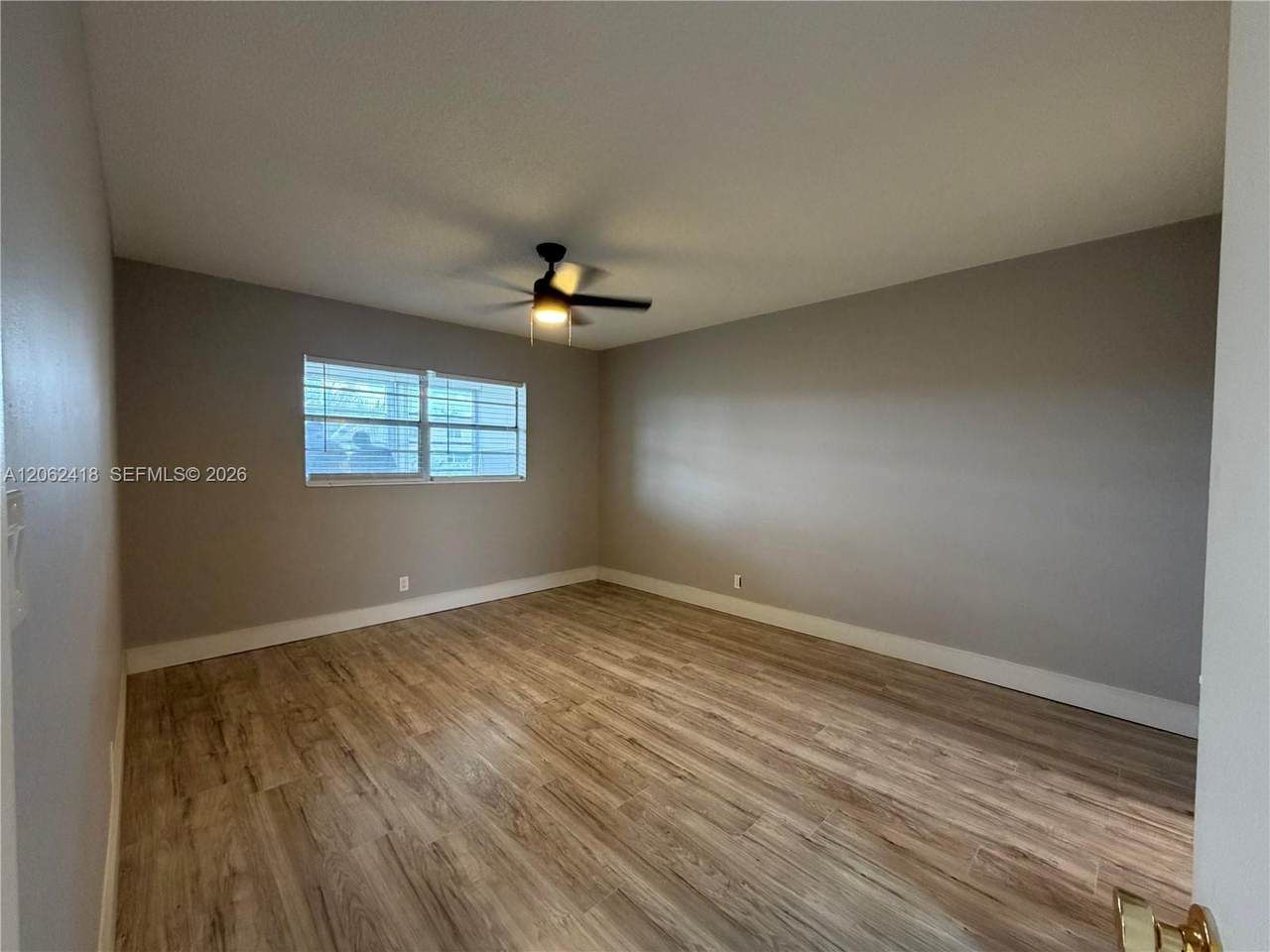 5071 Oakland Park Blvd - Photo 1