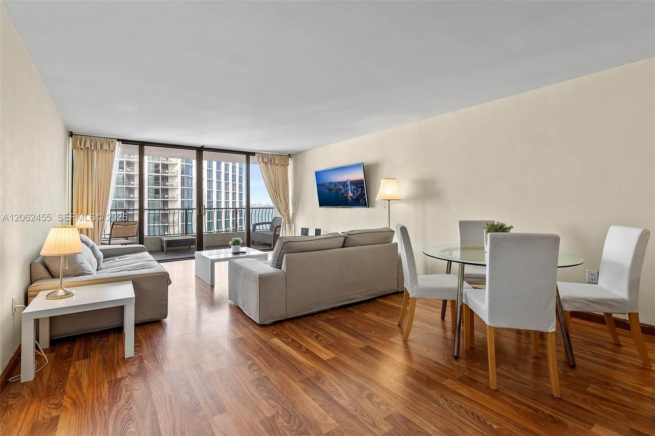 555 15th St - Photo 1