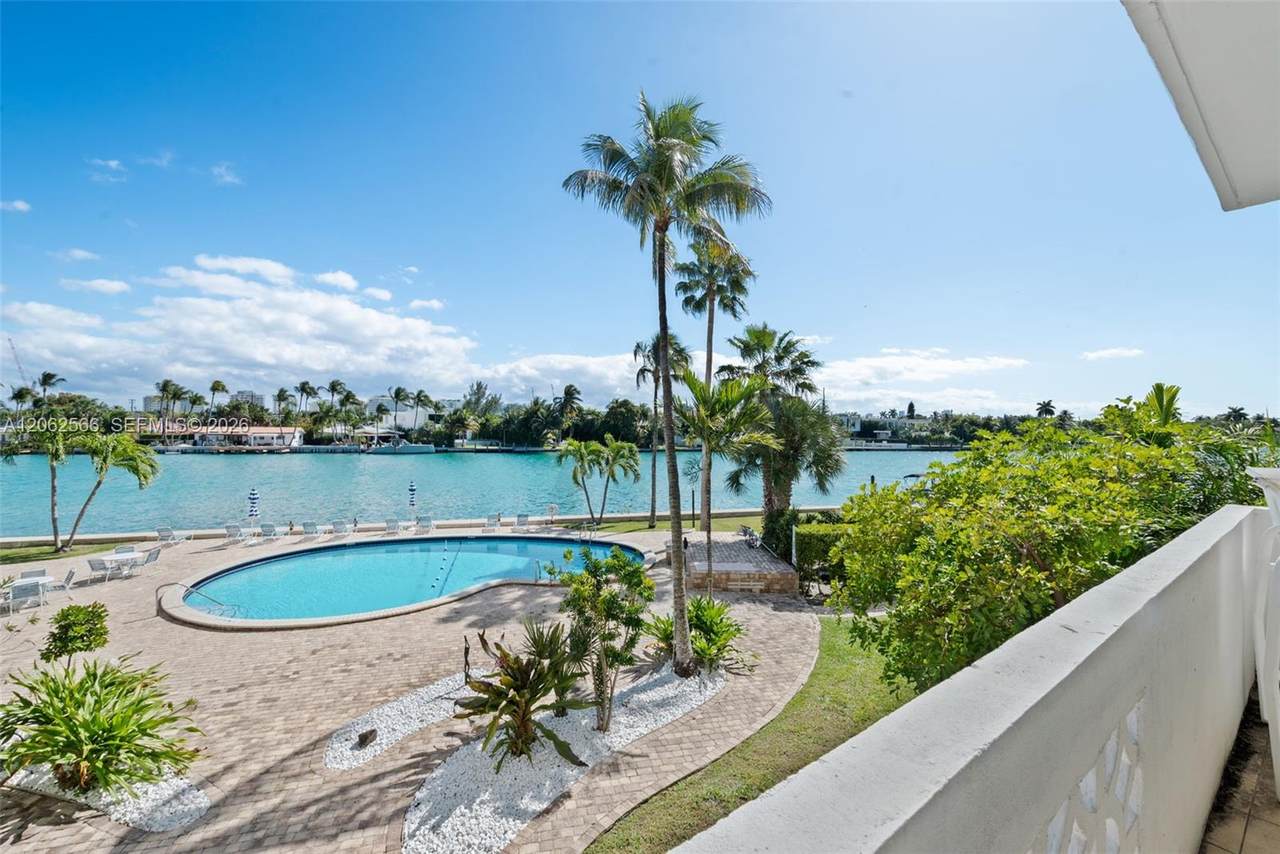 9101 Bay Harbor Dr - Photo 1