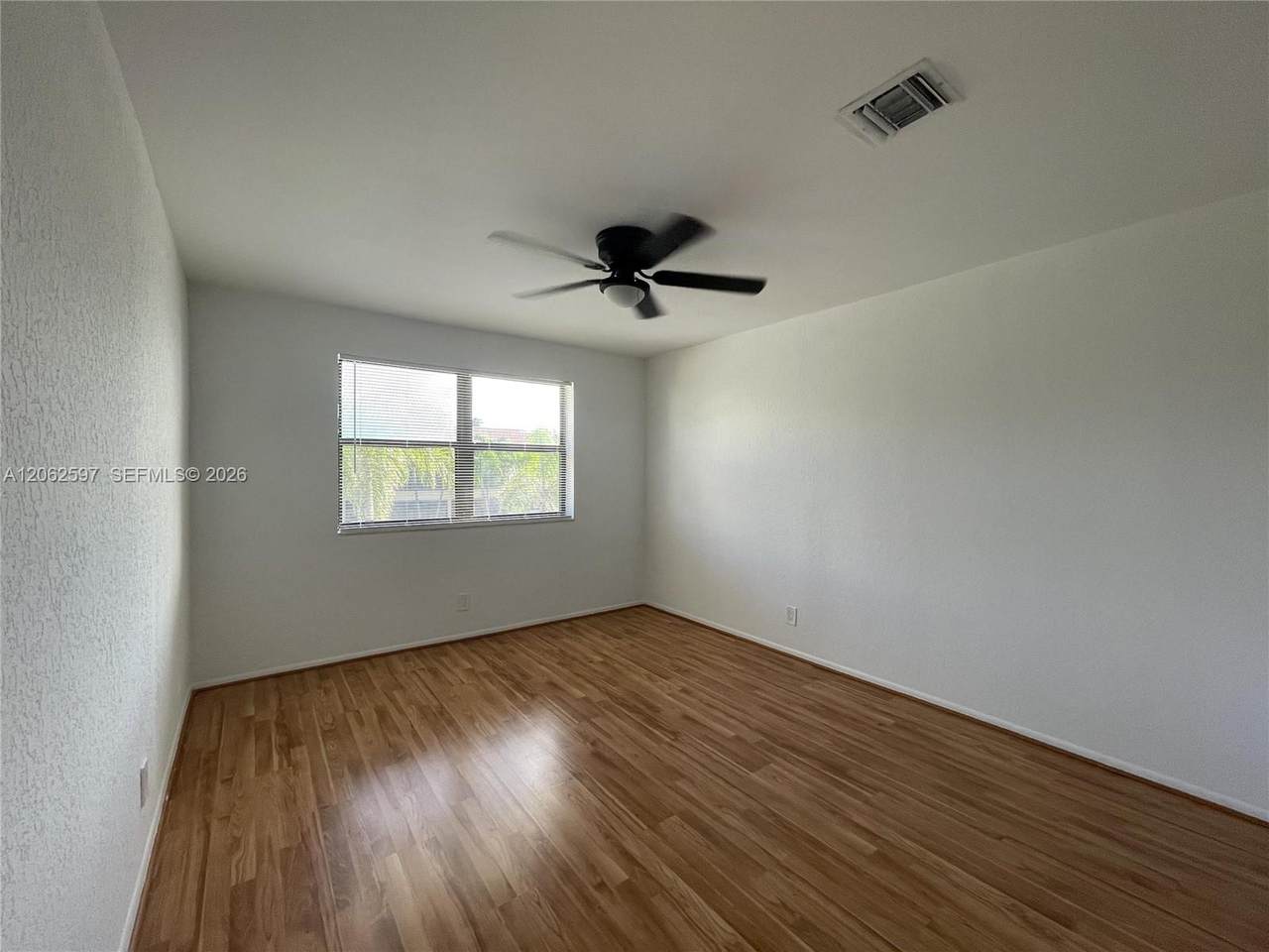 https://bt-photos.global.ssl.fastly.net/miami/1280_boomver_1_A12062597-2.jpg