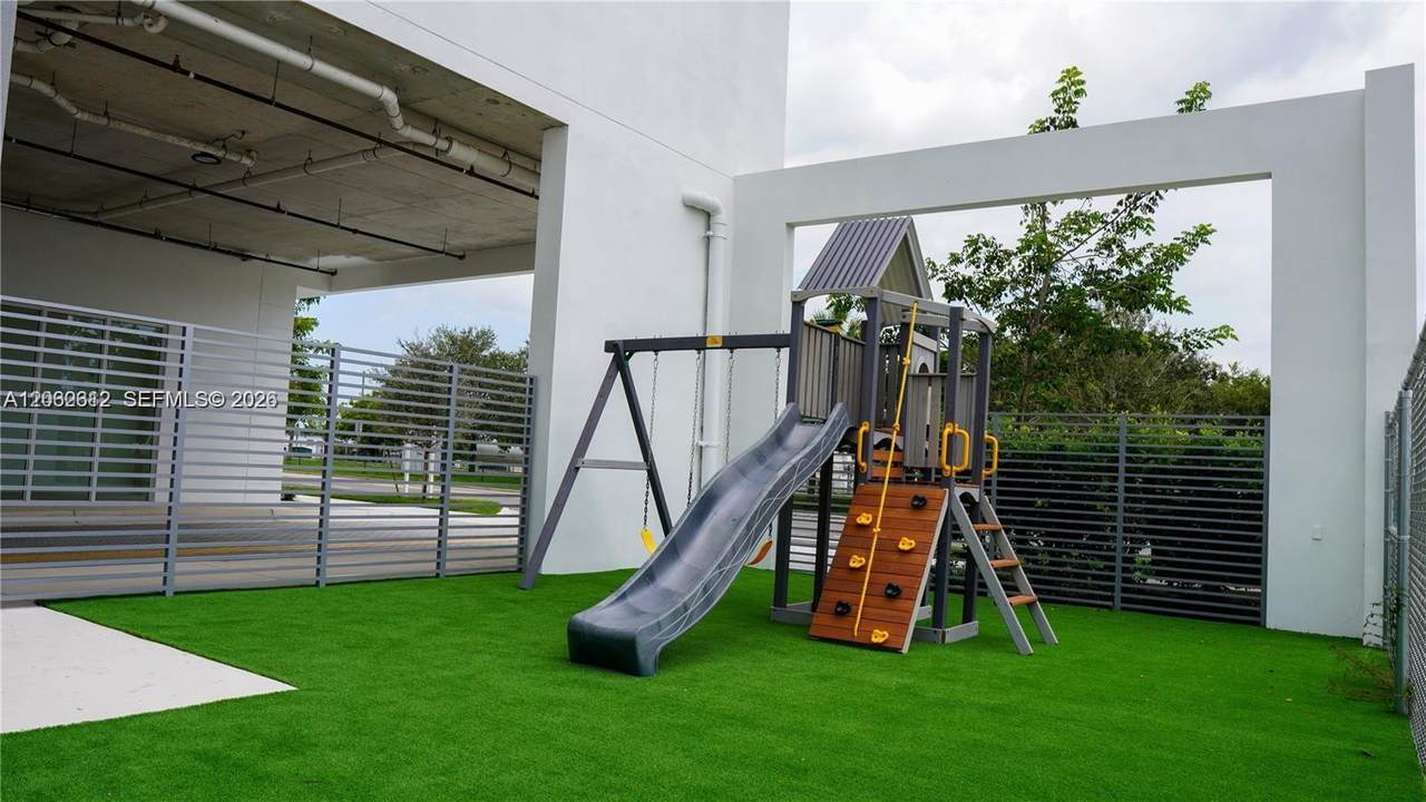 https://bt-photos.global.ssl.fastly.net/miami/1280_boomver_1_A12062612-2.jpg