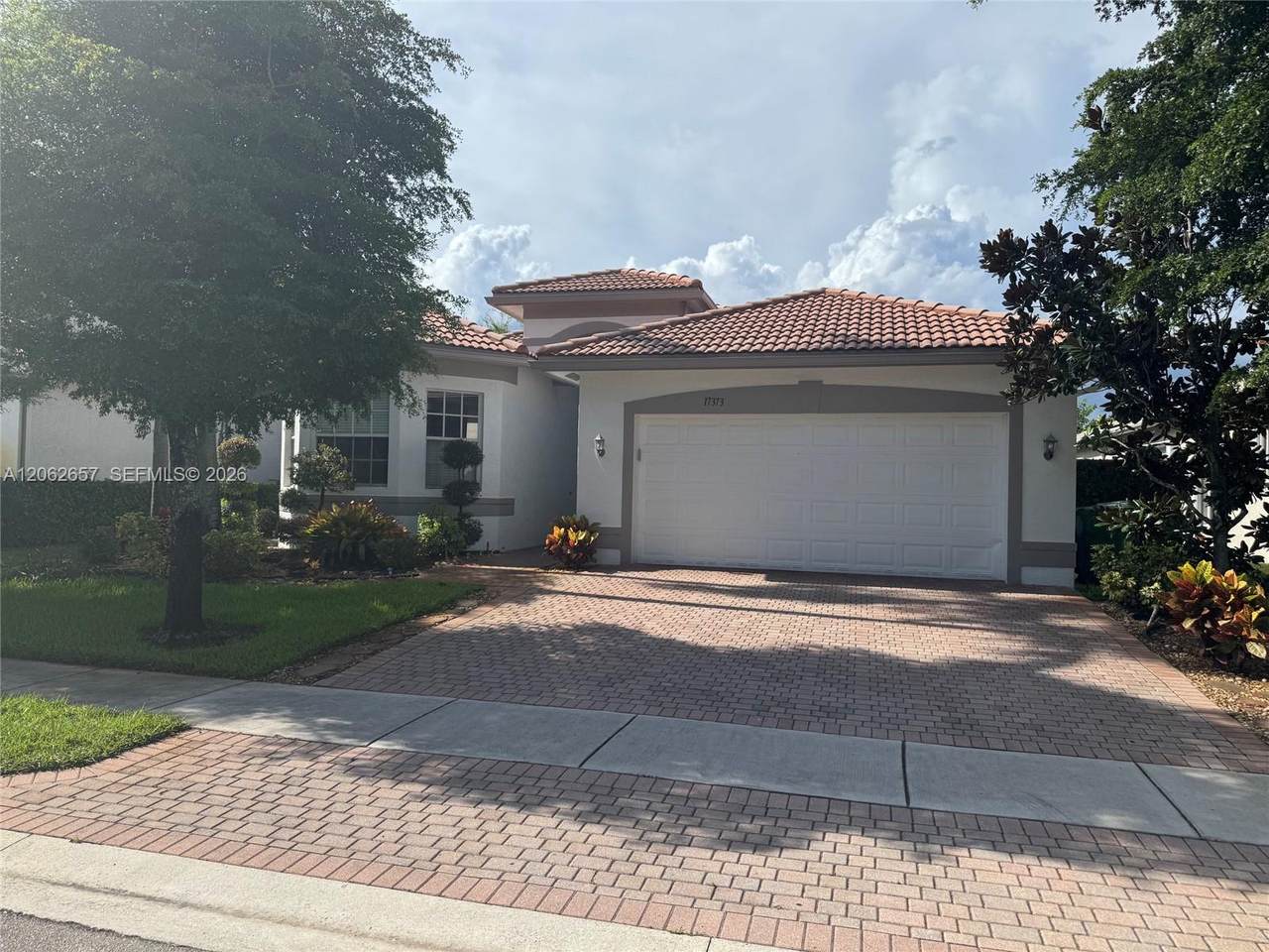 17373 47th Ct - Photo 1