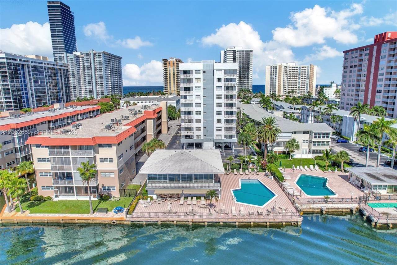 3113 Ocean Dr - Photo 1