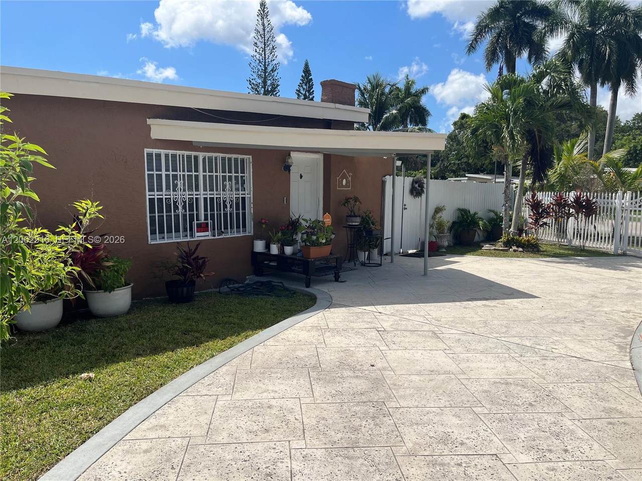 101 Miami Gardens Rd - Photo 1